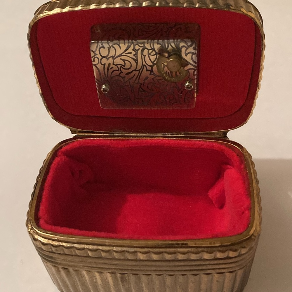 Vintage Splendid Musical Jewelry Box